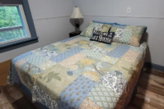 Waterfront Home Located near Ark, Reds and Bengals. Newly Renovated. Hotels in Crittenden