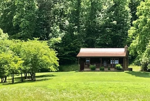 Workman's Wildlife Haven, Secluded country setting vacation cabin