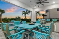 CLOSE TO DISNEY / FREE SHUTTLE / PRIVATE POOL AND SPA