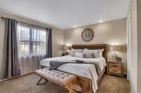 2 Bd GROUND FLOOR, Pointe Royale Golf, INDOOR POOL,  and Lake Taneycomo fishing