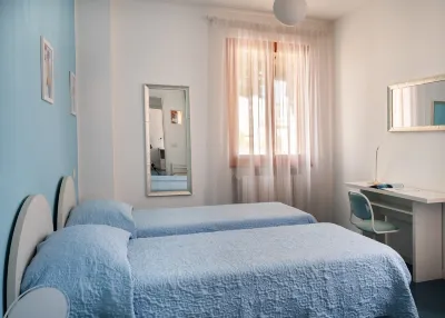 Nice,bright,with view of canal and Roman bridge,free parking-wifi-A/C