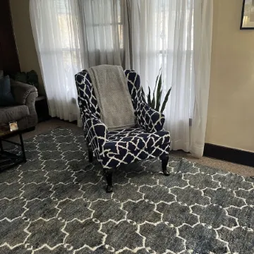 420 Friendly 3 bedroom upstairs apartment. Street parking. Covered porch