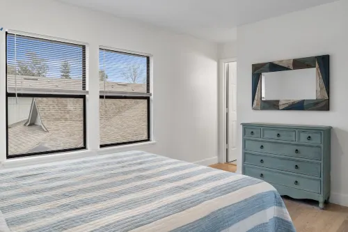 Beautiful Bright Condo Minutes to the Beach