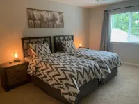 Quiet 1 Acre Lake House Nestled in the Woods 4B/4B