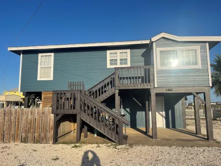 Paradise on Neptune. Saltwater canal, minutes to ICW and beach.