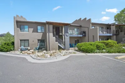Dogs OK!~Prime Location Near Downtown & River/Trails Blocks Away