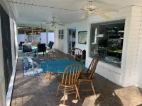 Lake Hartwell - House w/dock, screened in porch and firepit