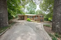 Fantastic for Extended Stays & Work Crews- 10 beds, 5 bedrooms, 2.5 baths Hotels in Warner Robins