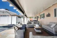 Fletcher Hills luxury, Sunset View, 4 BR, Saltwater Pool and Spa - Boutique