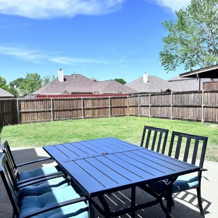 Luxury Spacious 4-BR Retreat with Pool Table, BBQ, and sleep 18