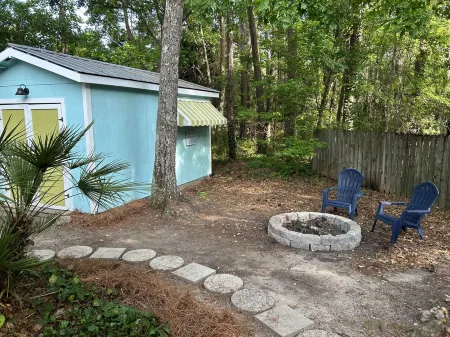 Tranquil Private Home, Heart of Inlet, easy walk to Marshwalk and Restaurants