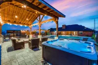 Texas Farmhouse on 10 Acres with  private Pool and Hot Tub Spa