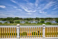 Waterfront Cape May canal property 5min to beach landscaped grounds - 4 tähden