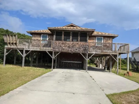 Kitty Hawk Corner Cottage 2 Blocks from the Beach! Pet Friendly!