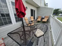 5 Blocks to Beach, Heated Pool, Parking, Two Master Suites - Full Townhouse