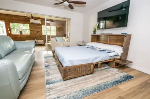 Ariel's Haven 1, Enjoy Home with Hot Tub, Fire Pit and Beautiful Heated Pool!!