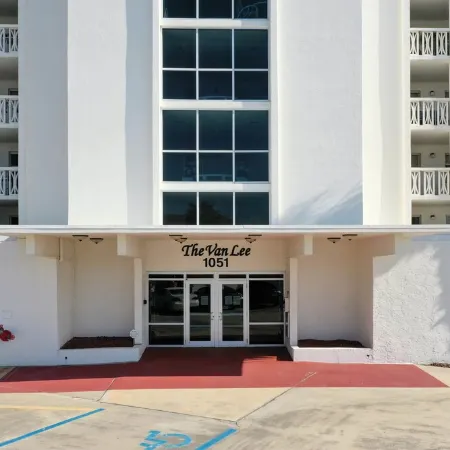DIRECT OCEANFRONT Condo with BREATHTAKING VIEWS!