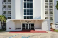 DIRECT OCEANFRONT Condo with BREATHTAKING VIEWS!