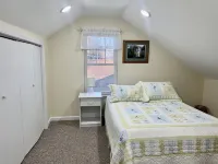 Cozy Chic Farmhouse for Traveling Professionals