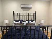 Thompson House #2-Overlooking City Park. Walk to Campus, Aggieville & Downtown โรงแรมใกล้Alpha Xi Delta