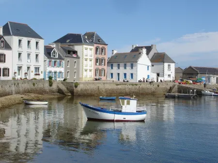 Warmth and comfortable house with a 180° view of the sea in Plouhinec.