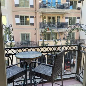 1 min. walk to Ski Lift/Gondola, shopping & dining! Perfect location!New Remodel