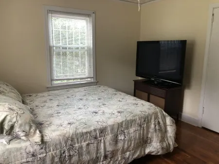 Lovely 3bdrm home walking distance from Masters