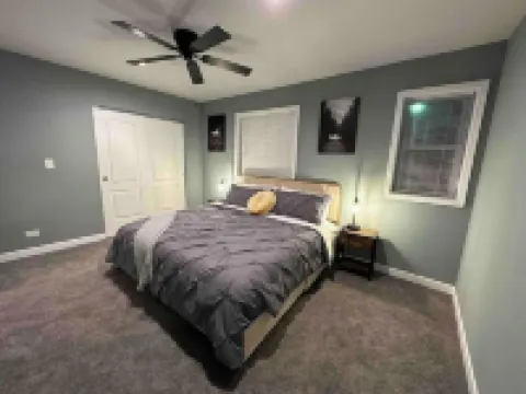 Oak Park 3000 sq ft, sleep 16 奧克帕克酒店