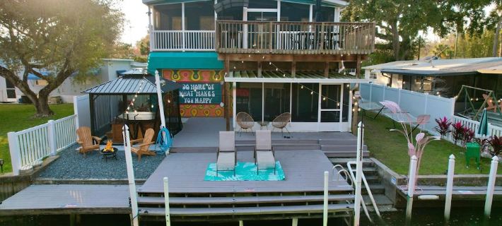 River Home with Huge Arcade, Hot Tub, Kayaks, Mini Golf Course, 80in TV Hotels in Hernando County