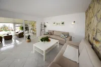 La Casita-very quiet location with stunning sea views and heated pool