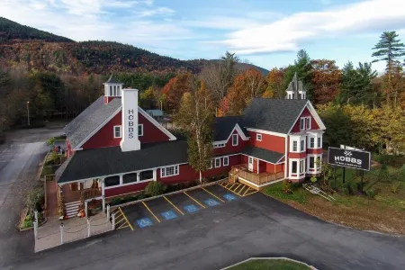 Beautiful Property with Mountain View & Privacy. Near Trails, Eateries & More!