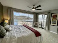Astonishing view/Relaxing/Lakefront condo. Outdoor pool & Boat slip included.