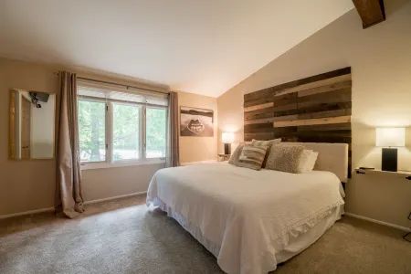 Hidden Gem with Pool View!