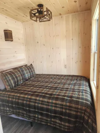 Cozy Cabin in Lovely Errol with Direct Trail Access, Close to Town (Cabin 2)