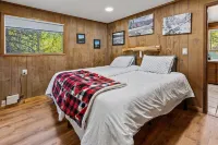 Hot Tub and Private Cabins, Free Kayaks and EV Charger