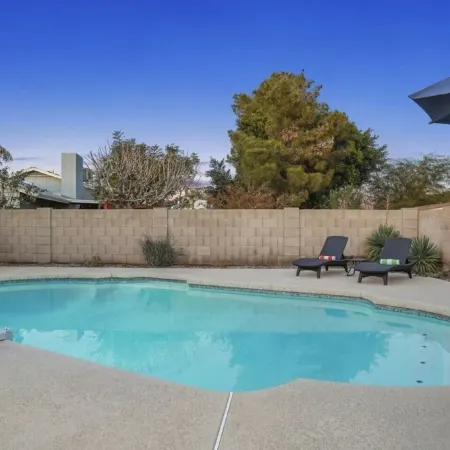 Large Pool, Near State Farm Stdm and Many Entertainment Districts!