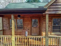 Couples Getaway! Private, Romantic, Cabin with Jacuzzi & Hot Tub in Gatlinburg