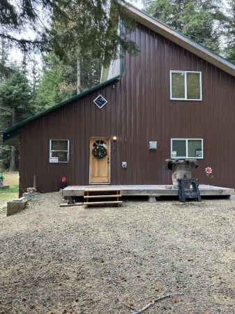 Beautiful Cabin located in the Blue mountain’s, pet friendly  and many extras.