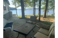Lake house with million dollar view & hot tub