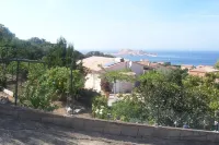 Air-Conditioned T1 Apartment for 2 People, Terrace with Sea View, Garden & Parking