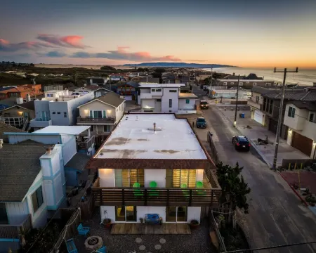 Strandcastle - Oceanview  - Dog Yard - SO much Parking! - Steps from Sand Hotels in Oceano