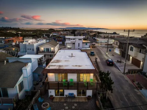 Strandcastle - Oceanview  - Dog Yard - SO much Parking! - Steps from Sand