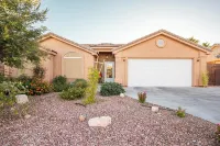 Family-friendly desert retreat in Mesquite, minutes from golf courses & casinos!