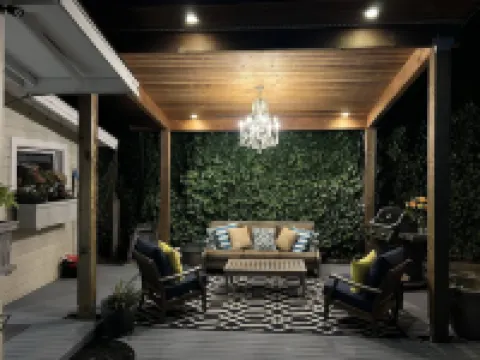 End of the Point - Cottage         - - Book Now for the 2026 World Cup - -