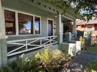 Boho Bungalow! King Bed-Full Backyard-Washer-Dryer-Fast WiFi!
