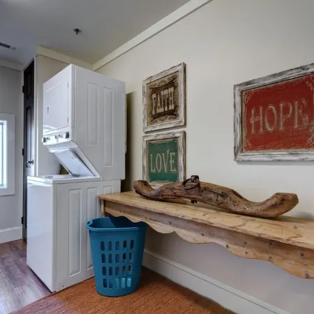 In-Town Luxury 2 Br Apartment - 205 S. 4th Street