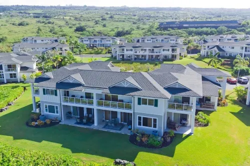 Seaside Splendor: Immerse Yourself in Luxury with this Stunning Oceanview Condo!