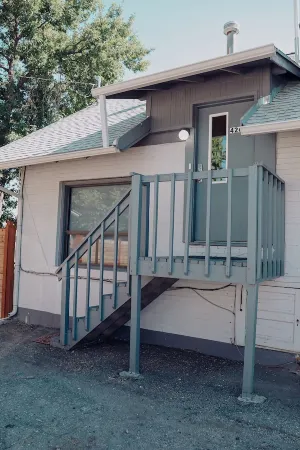 Cheerful home close to down town provo, I-15, BYU Отели рядом с достопримечательностью «Department of Electrical and Computer Engineering»