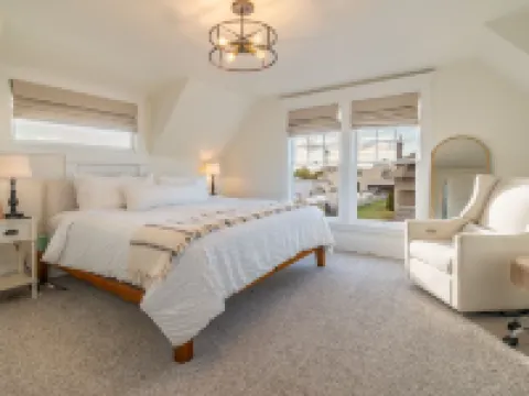 NEW Best LOCATION in Downtown Edmonds Hotels in Edmonds