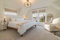 NEW Best LOCATION in Downtown Edmonds